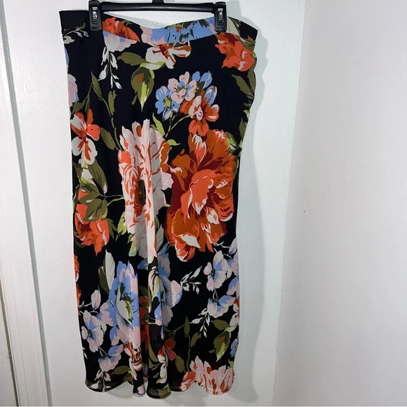 Roz & Ali,1X, black floral long line flowing lined pull on elastic waist skirt - Picture 1 of 10